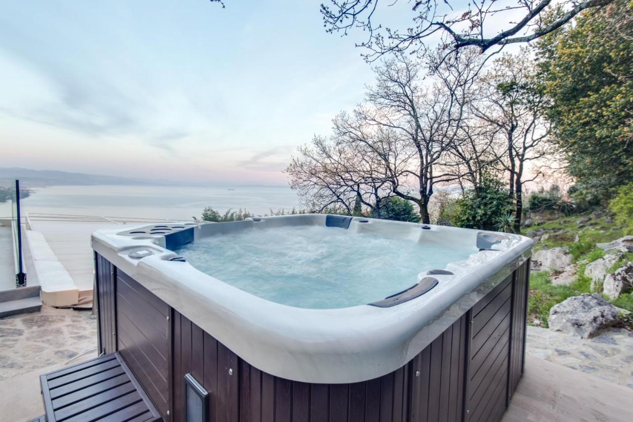 Premium Villa, Heatable Infinity Pool, Jacuzzi And Seaview, Beach And City Just 10Min By Foot Volosko Luaran gambar